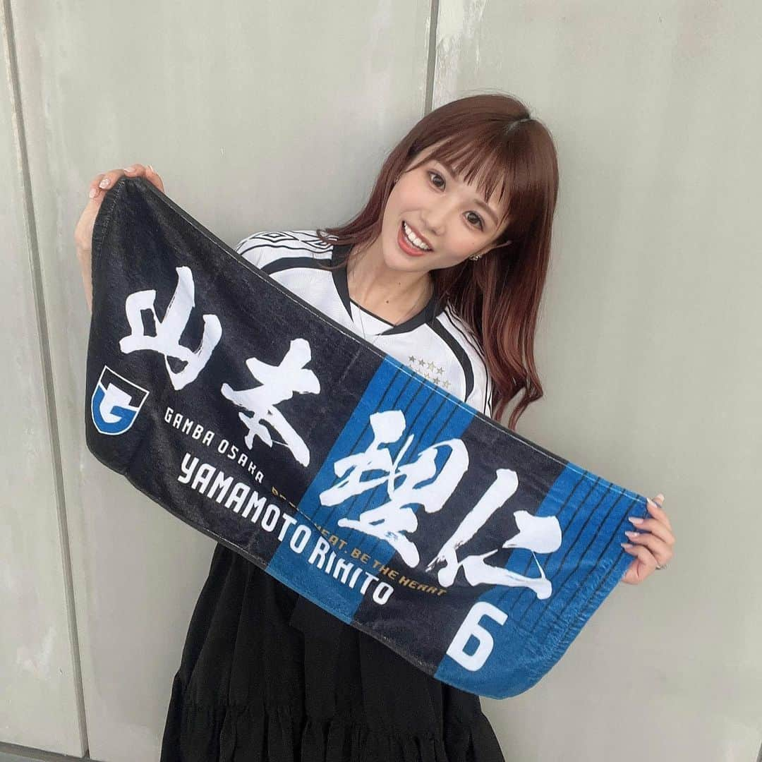 蒼井ちあきのインスタグラム：「▶︎ﾊﾟﾅｿﾆｯｸｽﾀｼﾞｱﾑ吹田  最後プレーしてるのが見れてよかった( ; ; )💙🖤 にしても寂しいきもち。  #gambaosaka #tokyovanity #jleague #football #山本理仁 #ガンバ大阪 #jリーグ #ユニフォーム女子 #大阪 #スポーツ観戦 #サッカー観戦 #パナソニックスタジアム吹田 #j撮り #ユニフォーム #低身長コーデ」