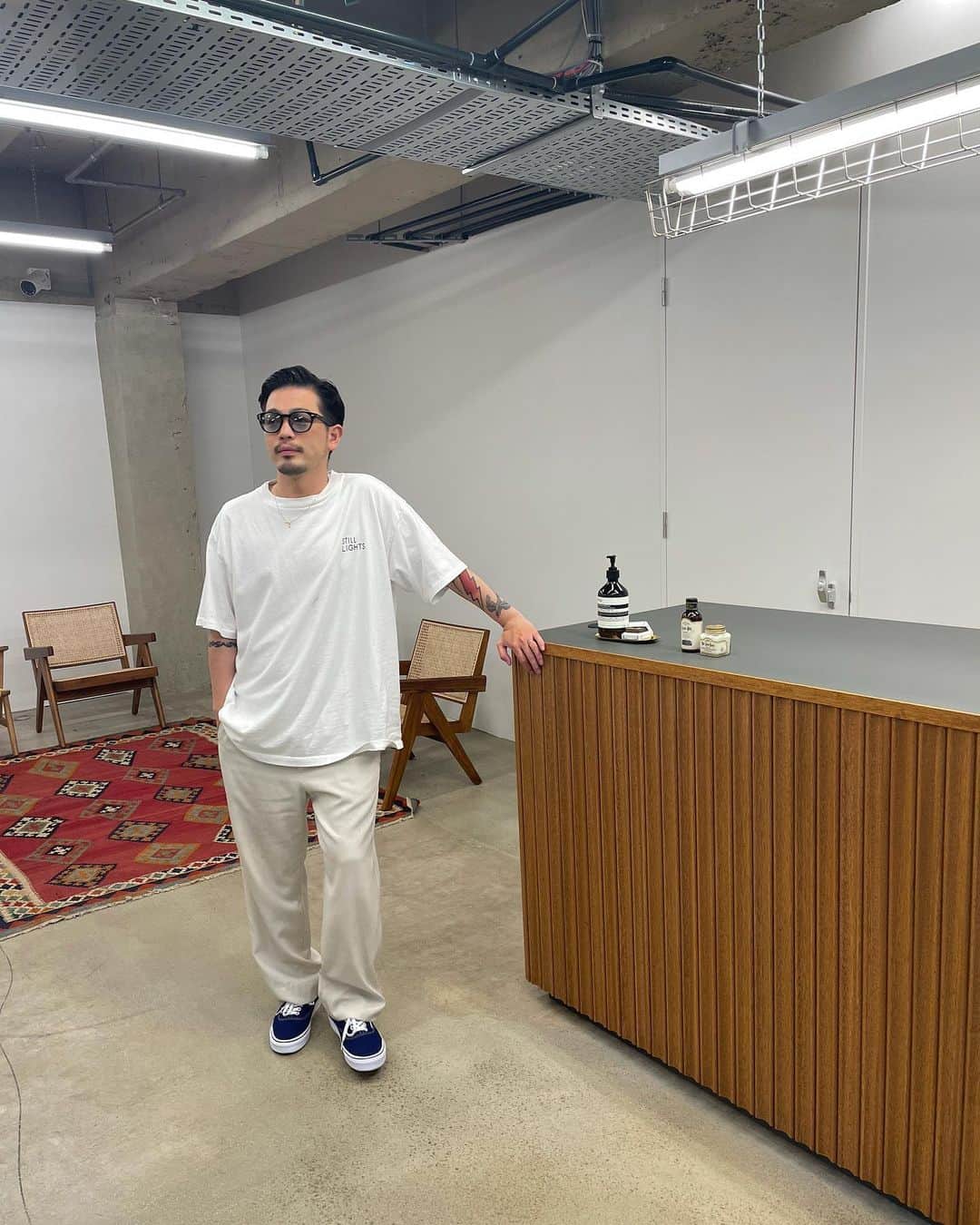 馬場一馬のインスタグラム：「salon work fashion t shirt @stilllights_  pants @auralee_tokyo  shoes @vans  eyewear @kearny_eyewear  #stilllights」