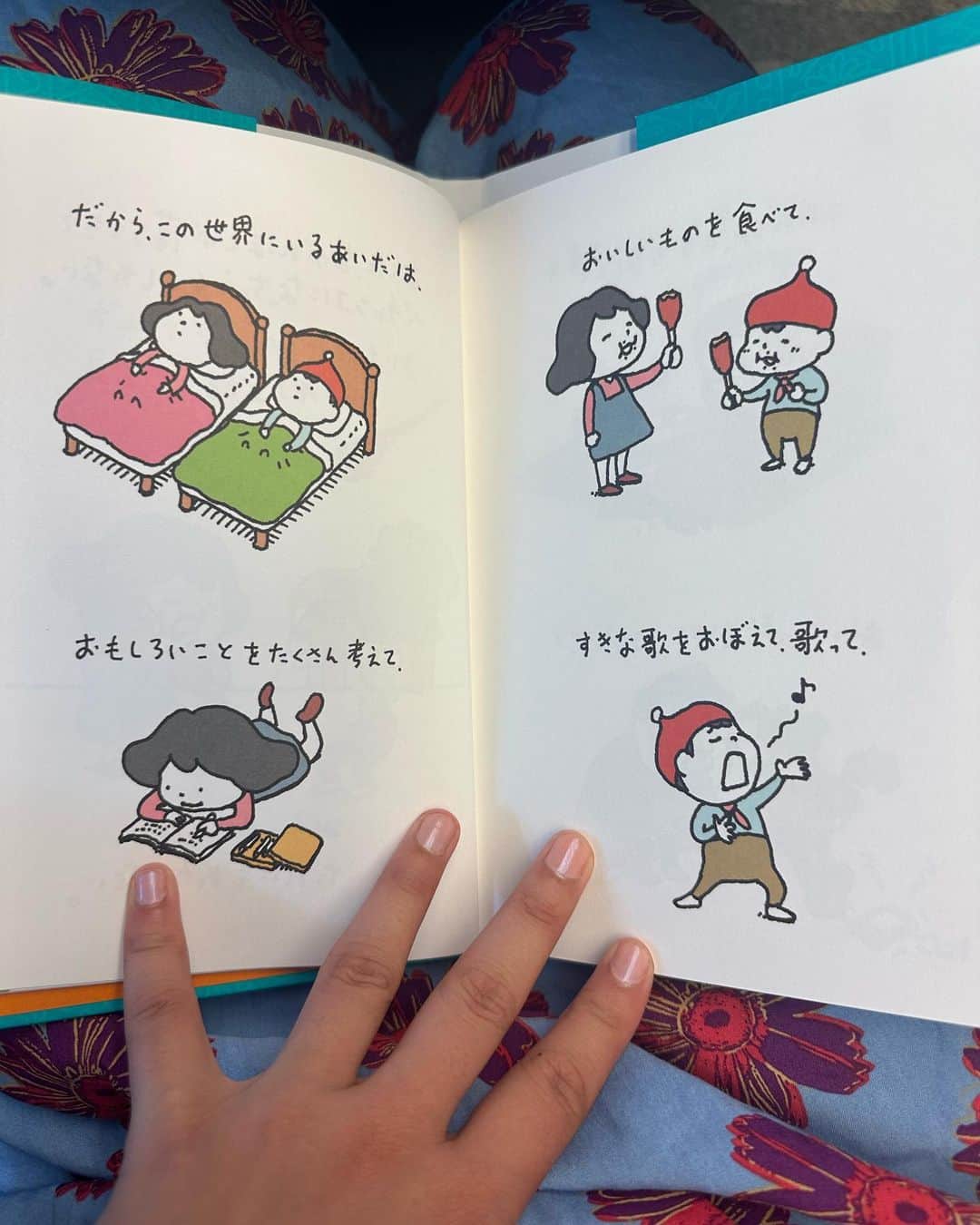Mayuriのインスタグラム：「私がマジ最高って思った本と 小学生の時にハマってたものと やっぱさくらんぼは最高🍒」