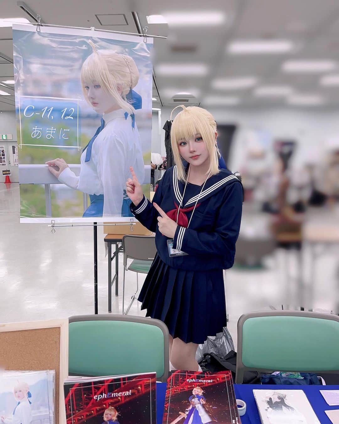 あまにのインスタグラム：「アコマルお疲れ様でした！足を運んでくださりありがとうございました😭✨ 初サークル参加や自分の写真集を出すなどまた1つ夢を実現できたのも、応援してくださる方がいたからです🙏本当に感謝の気持ちでいっぱいです… これからもどうかよろしくお願いします‼️」
