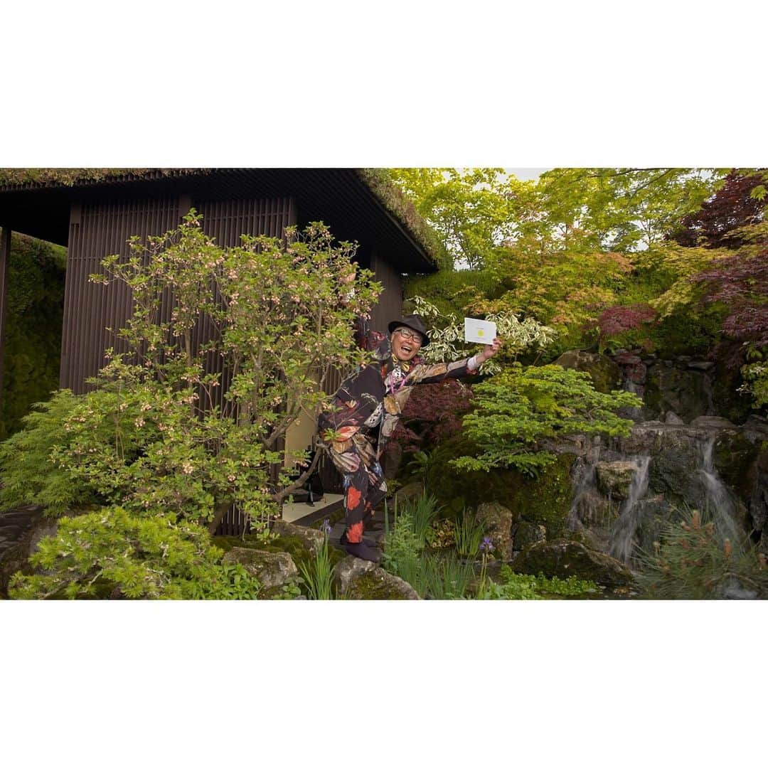 TBS「情熱大陸」さんのインスタグラム写真 - (TBS「情熱大陸」Instagram)「今夜11:25スタート‼️ 庭園デザイナー／石原和幸  エリザベス女王も愛した奇跡の庭 “緑の魔術師”が彩る日本の美　　  その男は、ガーデニングの本場・イギリスで高い評価を得る。 石原和幸。世界最高峰の園芸コンテスト・チェルシーフラワーショーで、8年連続を含む11度のゴールドメダルを受賞し、今は亡きエリザベス女王からは“緑の魔術師”と称された。   作庭中の姿は、デザイナーというよりアスリートに近い。身振り手振り、全身を使って指示を出し、出来栄えの良さに興奮すると雄叫びを上げることも。感情の起伏を隠すことなく表情に出すところは、少年のようにも見える。」6月25日 10時56分 - jounetsu_tairiku