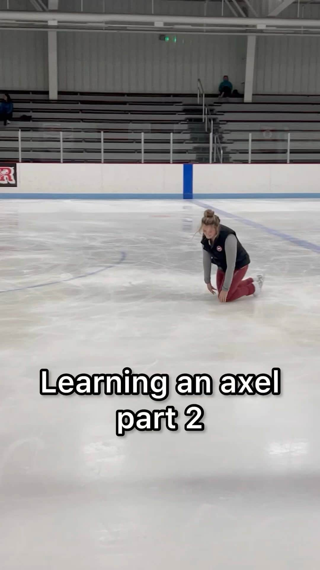 長洲未来のインスタグラム：「As promised, here’s part 2 of learning an axel with @oliviatinkham  • • being scared is completely normal and part of the process of learning a new jump. Keep at it everyone 💪🏼 • #axelclub #figureskater #figureskaters #axel #learninganddevelopment #figureskate #iceskate」