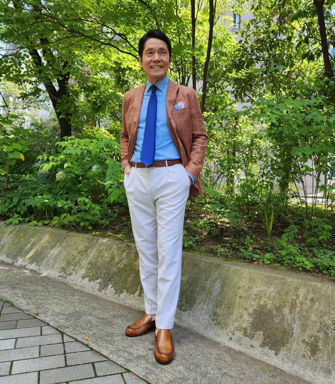 峰竜太のインスタグラム：「#アッコにおまかせ #jacket #tetsuyakanda #shirt #doihokosho #tie #attovannucci #pants #rota #shoes #berlutishoes」