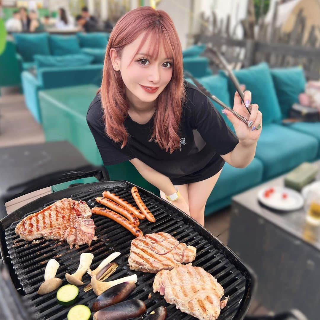 ゆうめろさんのインスタグラム写真 - (ゆうめろInstagram)「皆でBBQしたよ🍖🪄🫧 ルミネエストの屋上で雰囲気も良かった〜！ お肉たくさん食べた😚💖 ・ #wildbeach#wildbeachshinjuku #bbq#バーベキュー#新宿#shiniuku」6月25日 11時22分 - yk.o0