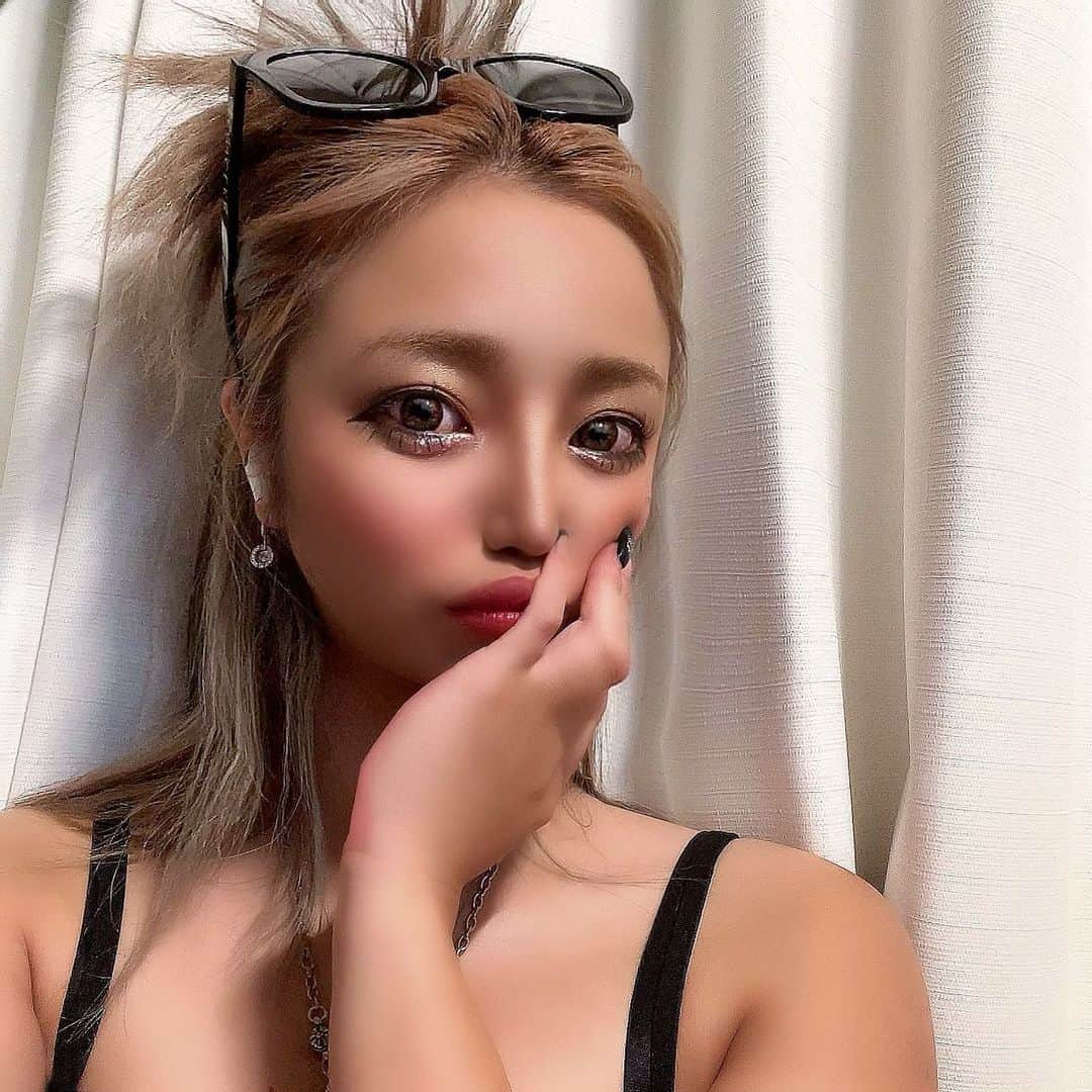 MII MAMAのインスタグラム：「. . . 😎☀️ ------------------------------------------ 🔎White Style mi mama 良かったらチャンネル登録お願いします🙇🏽‍♀️ #YouTube#ユーチューバー#主婦ユーチューバー#MIIMAMA#チャンネル登録お願いします#2児ママ#年子ママ#ギャルママ#ぎゃるまま#アラサーママ#アラサー#30代#30代ママ#ホワイトインテリア#モノトーンインテリア#シンプルな暮らし#収納#ホワイト収納#イチナナ#イチナナライバー#専属ライバー#主婦ライバー#17LIVE#主婦YouTuber#ママYouTuber#ママライバー#幼稚園ママ#小学生ママ」