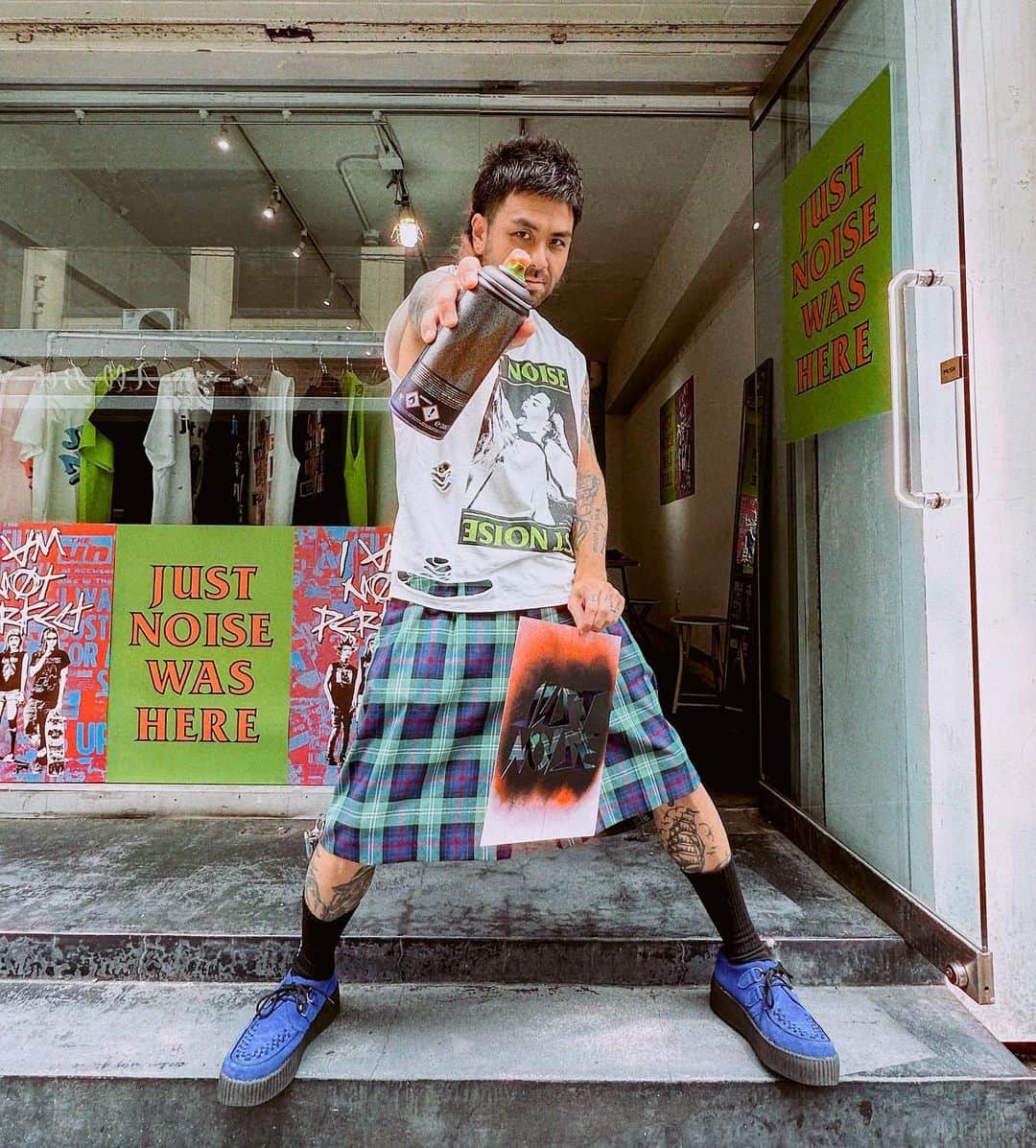 小島ジェシーさんのインスタグラム写真 - (小島ジェシーInstagram)「@justnoise.tokyo POP UP in Osaka 初日来てくれた皆さんありがとう！ 最終日の今日は18時までなのでお間違えなく！  お待ちしてます🔥」6月25日 11時31分 - jessekojima