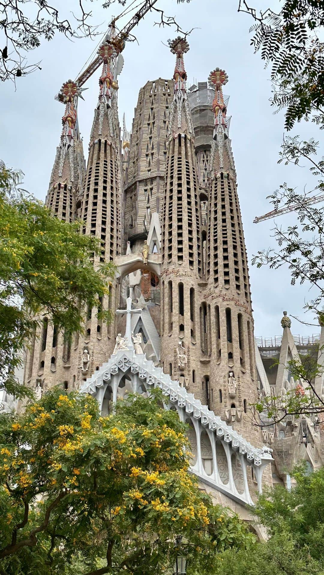 比嘉愛未のインスタグラム：「Barcelona🌞🌛🌹🇪🇸」