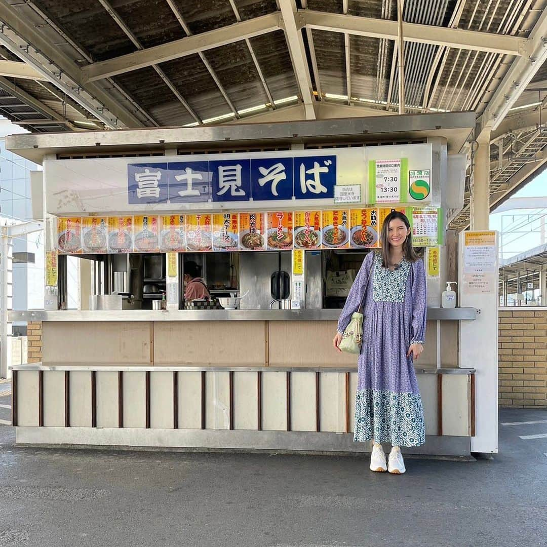 市川紗椰さんのインスタグラム写真 - (市川紗椰Instagram)「⁡ 麺鉄、新作！新緑の静岡を旅します。天浜線はもちろん、久々の遠鉄が最高でした。好み。 ⁡ 今夜の「衝動」は、47都道府県の米を一気に食べる！です。すごい光景でした。 ⁡ かけクラは天気xクラシックの最後。 そして今日の午後からは青森で公開収録！いらっしゃるみなさま、お待ちしております。 ⁡ BS TBS「麺鉄」 6月25日 21:00〜23:00 ⁡ テレ朝「衝動に駆られてみる」 毎週日曜 24:24〜 Tverで配信あり ⁡ BSテレ東「乗れない鉄道に乗ってみた」こちらも新作。鹿児島市電の芝刈り電車 6月27日 24:00 ⁡ NHKfm 「x（かける）クラシック」 毎週日曜　１４：００〜１５：５０ 毎週月曜　8:00〜 聴き逃しは らじるらじるにて ⁡ J-WAVE 「Orient Star TIME AND TIDE」 毎週土曜　２１時〜 @jwavetimeandtide  聴き逃しはRadikoにて ⁡ #麺鉄 の #衣装 は #ワンピース @pasand_by_nequittezpas #ジャケット @uncrave_official #シューズ @eknfootwear @quorinest  #スタイリスト @kanna_manabe  #ヘアメイク @hairmake_chibamariko」6月25日 11時43分 - sayaichikawa.official