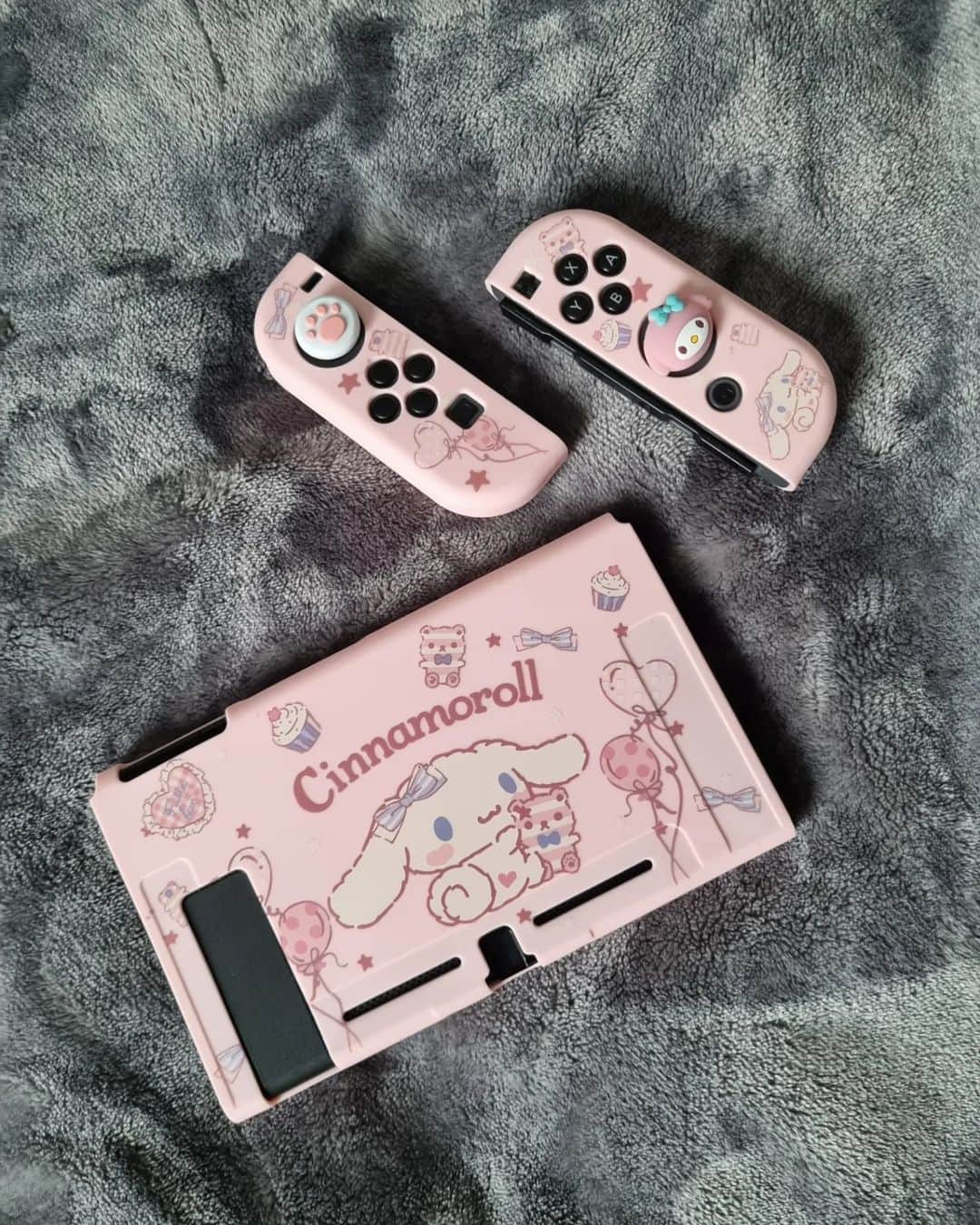 アマルのインスタグラム：「かわいいでしょ～🥰やっとカバー買った😚 I finally got me nintendo switch cover. Isn't it cute🩷」
