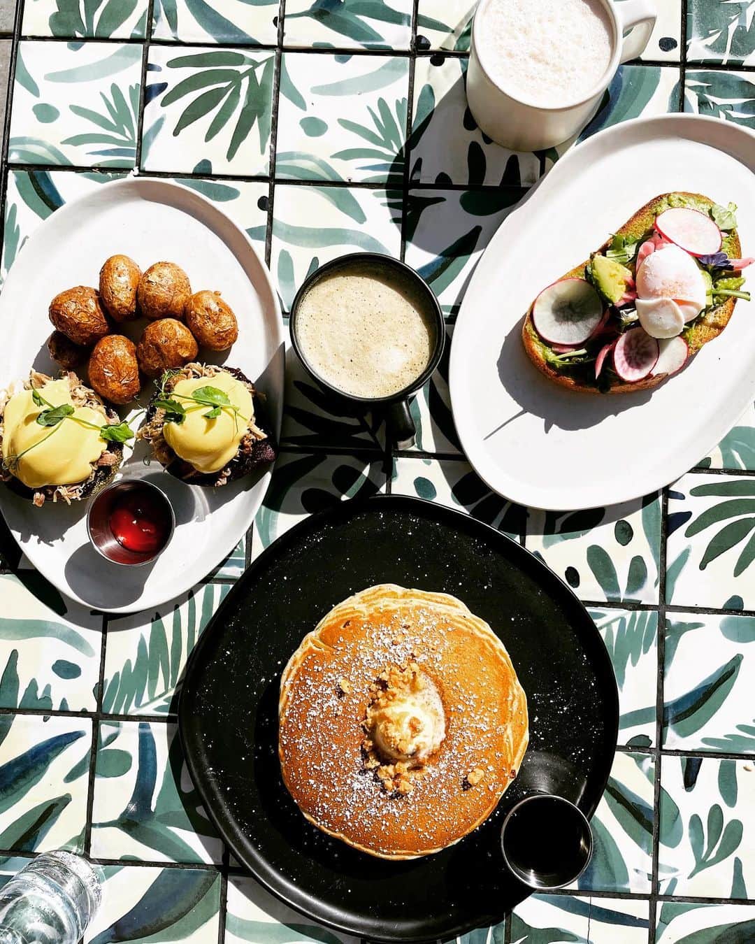 ハワイアン航空さんのインスタグラム写真 - (ハワイアン航空Instagram)「ハワイを出発する名残惜しい朝🥲  最後の朝食はホテルでゆっくり派？ ちょっと奮発して、豪華な朝食をラナイで楽しむのもいいね🤙🏽  📍@hideoutwaikiki  #laylowwaikiki  #ハワイの朝ごはん  #ハワイの風景 #ハワイ好きな人と繋がりたい」6月25日 11時59分 - hawaiianairlinesjp