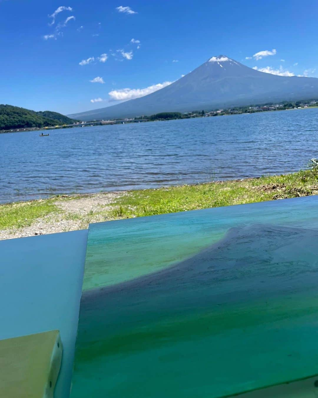 片岡鶴太郎さんのインスタグラム写真 - (片岡鶴太郎Instagram)「先日の河口湖での富士山制作🗻 完成した富士山はこちら‼️  #片岡鶴太郎#俳優#画家#ヨーギー#ヨガ#つるちゃん#オシャレ#古着#太田プロ#芸人#ぴよこちゃん#おでん芸#ものまね#ボクシング#ちょっちゅね#pm11時起き#富士山#制作#完成」6月25日 12時25分 - tsurutaro_kataoka_official