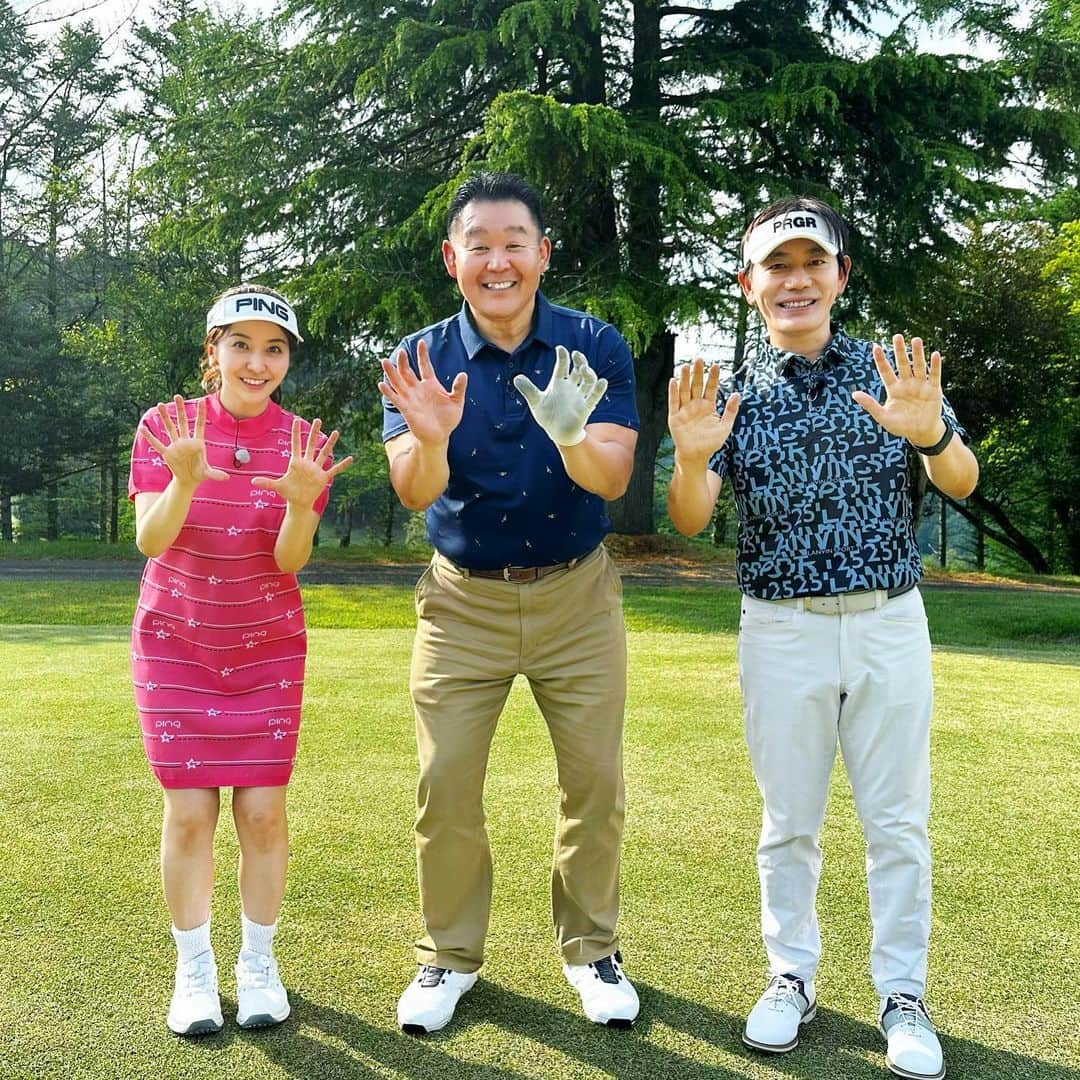 袴田彩会のインスタグラム：「アップグレードゴルフ⛳️ 今回のゲストは花田虎上さんでした☆ 体に負担のかからないスイングや、 フィジカルもアップグレードします⤴︎✨  TVerで見逃しがあるので、 ぜひチェックしてくださいね🏌️‍♀️ テレビ東京 毎週(日)10:30〜📺  #アップグレードゴルフ #テレビ東京  #内藤雄士 さん #花田虎上 さん #袴田彩会」