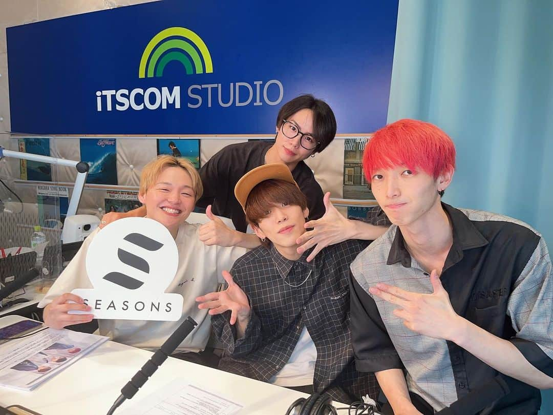 藤井達也さんのインスタグラム写真 - (藤井達也Instagram)「SEASONS RADIOありがとうございました😁  ゲストはSUPER FANTASYさん‼️  ワイワイ楽しかったw 世界観味わいにライブ行きます🎵  #たまプラーザ #FMサルース」6月25日 12時18分 - fujii_tatsuya0525