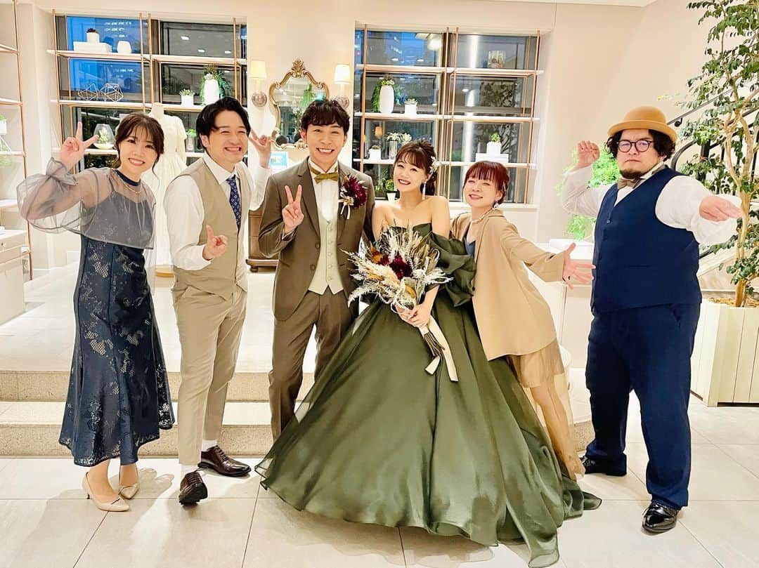 Play.Gooseさんのインスタグラム写真 - (Play.GooseInstagram)「チームカジサックのヤスタケさんと新垣里沙さんの結婚式へ参列させていただきました！お二人のお人柄あふれる、笑い声が絶えない素敵な式でした。  そしてなんとPlay.Goose、ご親族、ご来賓の方々へのサプライズとして、新垣里沙さんと一緒に歌を歌わせていただきました！その様子はまた後日…！！ #PlayGoose」6月25日 12時31分 - playgoosejp