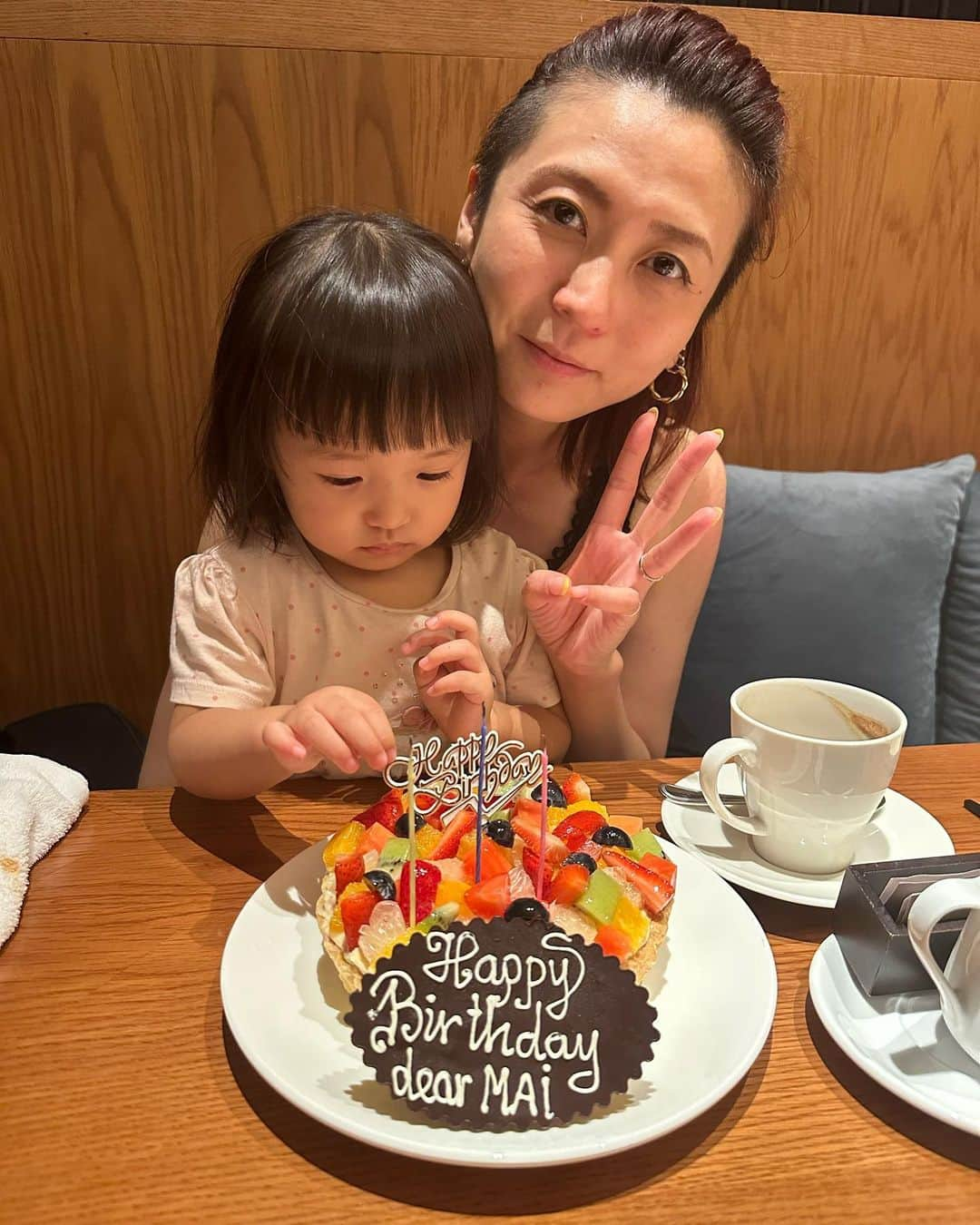 河内勇太さんのインスタグラム写真 - (河内勇太Instagram)「Birthday week🎂  22日が娘の3歳の誕生日、24日が妻の3◯歳の誕生日笑という事で河内家はBirthday weekでした。 娘はシッターさんからアオザイをもらい、ご満悦。めちゃくちゃ可愛いな😍  ハノイに住み始めて半年、色々な事がありますが何とか過ごしています。  これからも健やかに😊  2023.6.22/24」6月25日 12時42分 - yutakkk