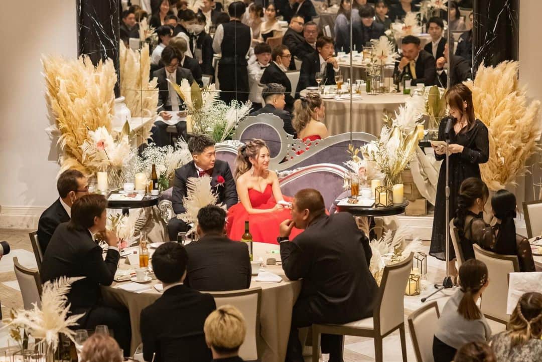 【公式】青山セントグレース大聖堂さんのインスタグラム写真 - (【公式】青山セントグレース大聖堂Instagram)「☟ 『 トータルコーディネート』 #セントグレース大聖堂   打ち合わせの楽しみの一つである #会場コーディネート #会場装飾  ドレス∗お花∗ペーパーアイテム テーブルクロス∗ケーキ∗アクセサリー ムービー∗演出∗進行  など披露宴を作るには 打ち合わせでトータルコーディネート をしていきます💓  ぜひ先輩花嫁さまを参考にしてみてください！  #セントグレース大聖堂 に タグ付けして投稿を✍︎ 公式Instagramで ご紹介させていただきます  #青山セントグレース大聖堂  #アクアグラツィエ表参道 #アクアグラツィエ  #ステンドグラス #bb花嫁 #結婚式場 #ベストブライダル花嫁 #結婚式 #プレ花嫁 #式場見学レポ #ブライダルフェアレポ  #プレ花嫁様と繋がりたい #卒花嫁様とも繋がりたい  #フォトジェニック #卒花 #卒花嫁 #披露宴 #披露宴会場 #ジリオン #会場装花 #結婚式コーデ」6月25日 12時35分 - st_grace_aoyama_tgh