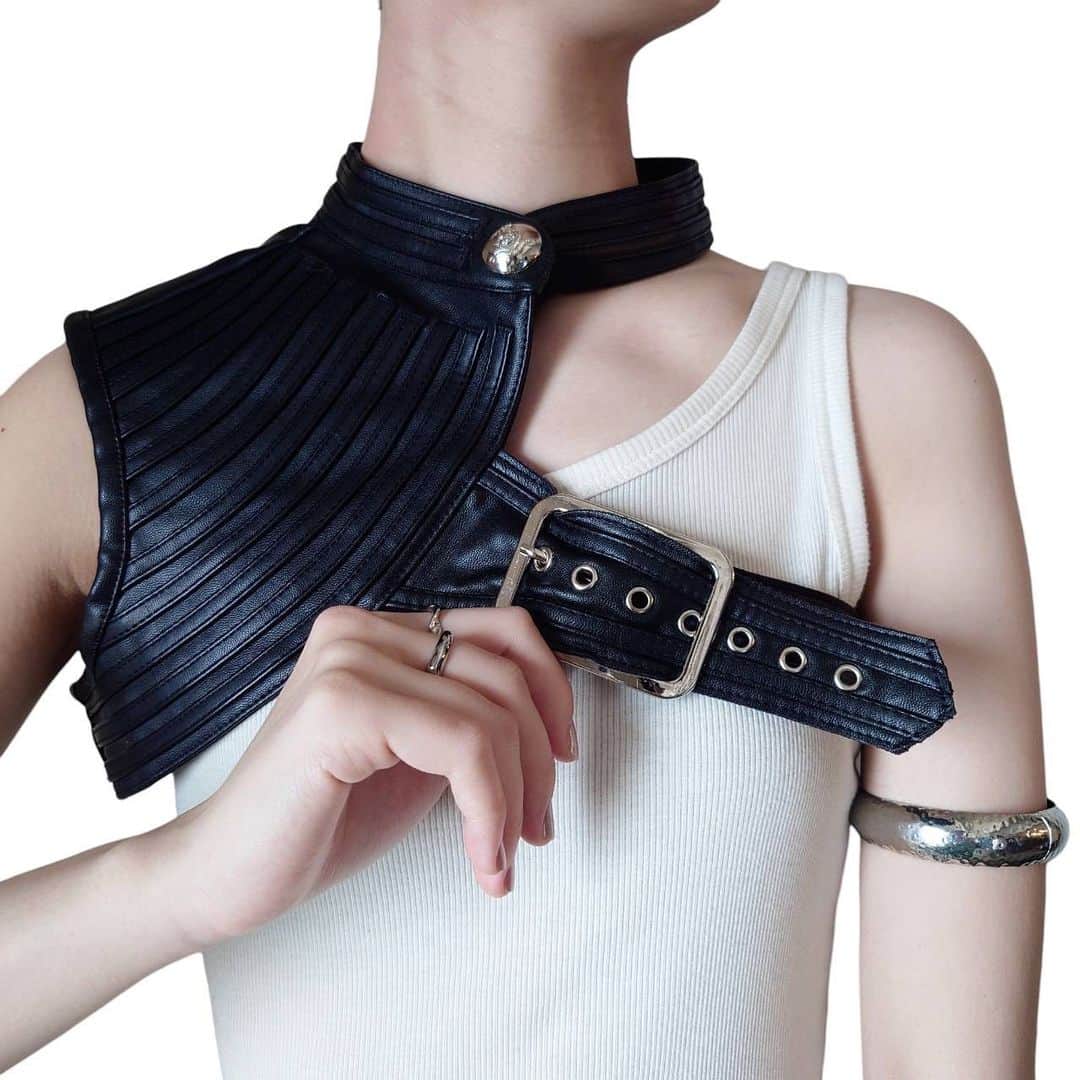 吉祥寺 古着屋 Orfeoのインスタグラム：「. ●Cropped Asymmetric Leather Harness ●Side Belted Design Pocket Vest . . お問い合わせはこちらから↓ orfeokichijoji@yahoo.co.jp  #orfeo #kichijoji #tokyo #vintage #used #fashion #coordinate #outfit #オルフェオ #吉祥寺 #東京 #古着 #古着屋 #ヴィンテージ #レディース古着 #吉祥寺古着屋 #コーディネート . .」