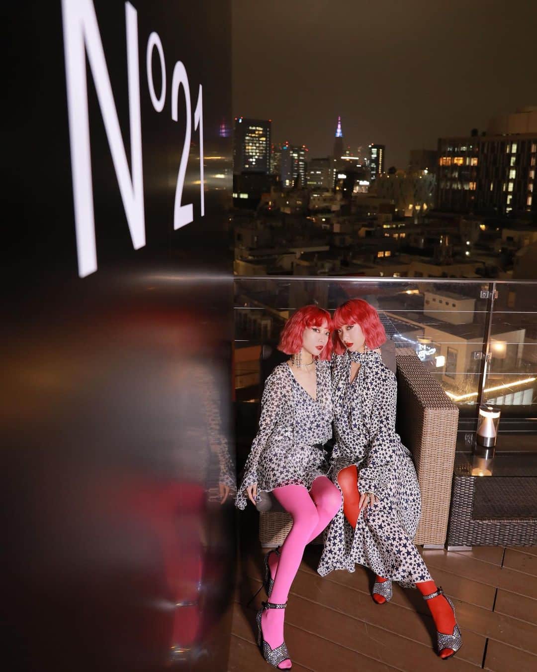 AMIのインスタグラム：「N21の夜🌉💫  @numeroventuno  @alessandrodellacqua   #N21」