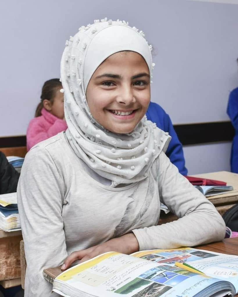 unicefのインスタグラム：「“When I hold the pencil, I start dreaming of a future where I will be a happy and successful woman,” says 15-year-old Othayma from Syria while attending UNICEF-supported catch-up classes.  Education sows the seed of hope. To help every child flourish, we must provide them with the resources and support they need to actually learn. #LetMeLearn   © UNICEF/UN0845214/UN0845212/Johnny Shahan」