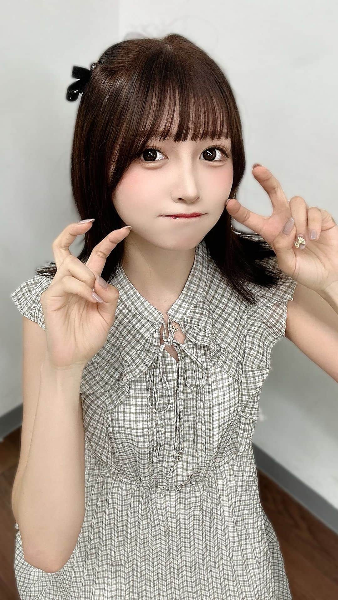 真崎千波のインスタグラム：「TBワンマン@O-EASTまであと16日 * 即興で一問一答に答える企画「教えてドリモン」 私のことたくさん知ってね♡ * #アイドル #地下アイドル #黒髪女子 #ミディアムヘアアレンジ #清楚系女子 #清楚コーデ #ワンピース #ワンピースコーデ #フェチ」