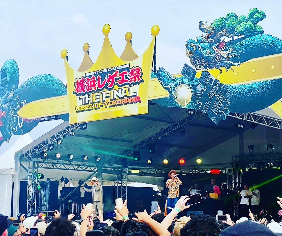 窪塚洋介さんのインスタグラム写真 - (窪塚洋介Instagram)「横浜レゲエ祭〜FINAL〜 昨日のDay1は、 RUEEDに便乗して1曲出させてもろた。 5年ぶりのガチLIVE楽しかった^ ^  MASTA SIMONの「許可してない」に爆笑🤣  超満員のヴァイブス渦巻く赤レンガ、 皆でサイコー楽しい日を過ごせた🙌  今日も行くぜぃ🔈♪」6月25日 13時02分 - yosuke_kubozuka
