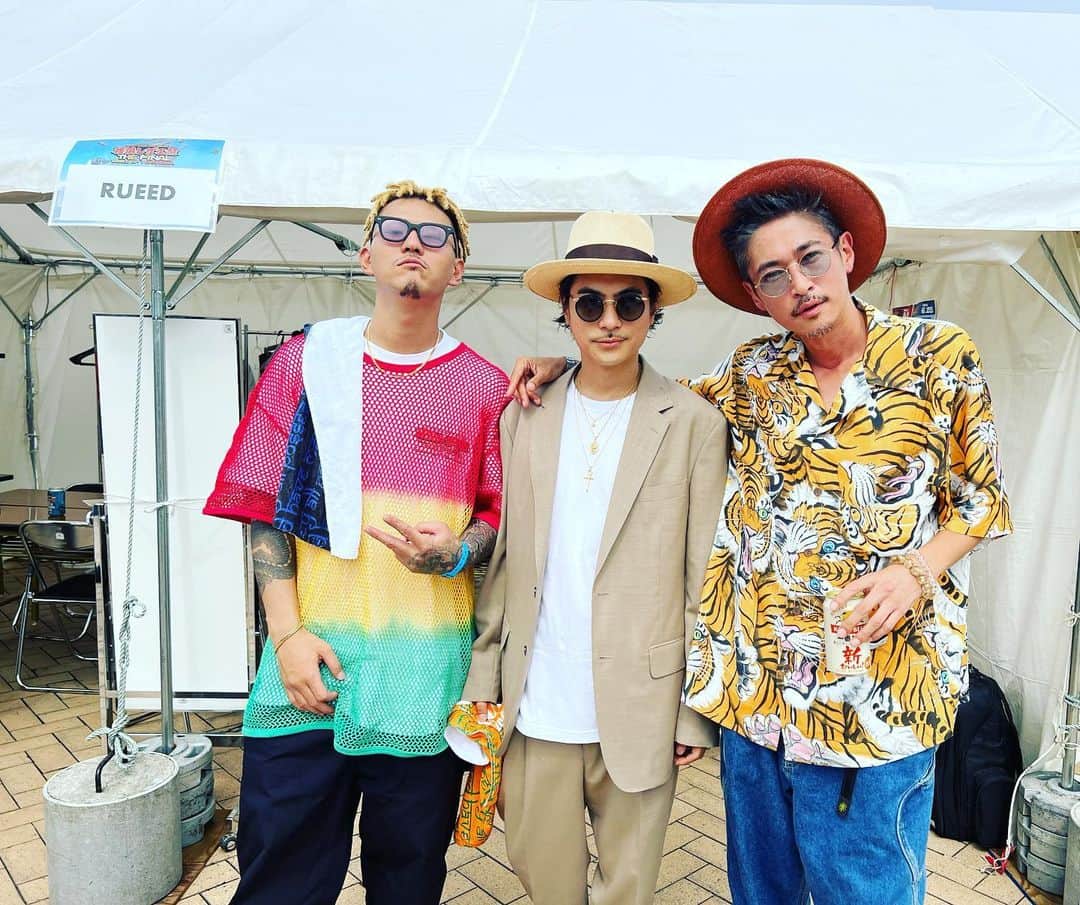 窪塚洋介のインスタグラム：「横浜レゲエ祭〜FINAL〜 昨日のDay1は、 RUEEDに便乗して1曲出させてもろた。 5年ぶりのガチLIVE楽しかった^ ^  MASTA SIMONの「許可してない」に爆笑🤣  超満員のヴァイブス渦巻く赤レンガ、 皆でサイコー楽しい日を過ごせた🙌  今日も行くぜぃ🔈♪」