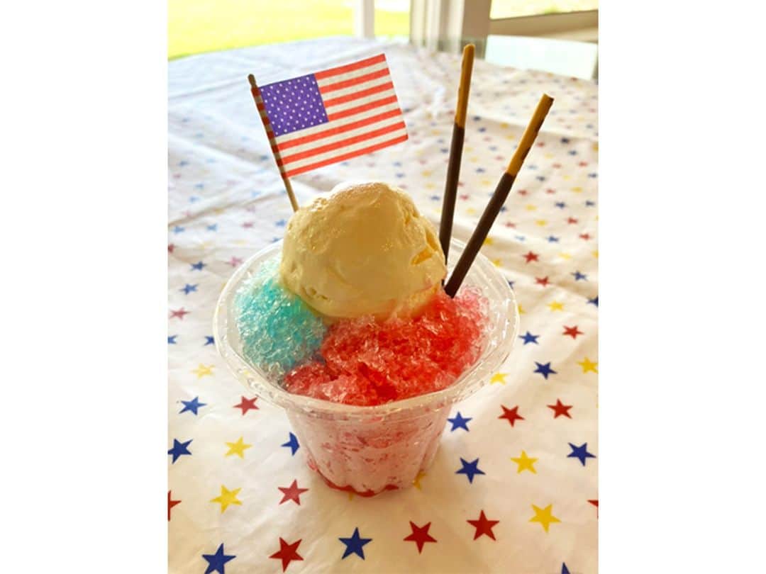 のインスタグラム：「【エバーグレイズ琵琶湖】 7/1(Sat)はインディペンデンスデイ🇺🇸 アメリカンカラーのアイスデザート、パトリオティックアイスデザートの販売やエバーグレイズ琵琶湖での思い出を形に残せるペッタンアートを開催!!  詳しくはコチラ→ https://www.everglades.jp/20230701independenceday-biwako/  #エバーグレイズ琵琶湖 #エバキャン #グランピング #アメリカン #アウトドア #リゾート #キャンプ #滋賀県 #琵琶湖 #滋賀旅行 #近江舞子 #滋賀県キャンプ場 #ファミリーキャンプ #ファミキャン #オートキャンプ #犬とキャンプ #インディペンデンスデイ  #biwako #everglades #glamping #resort #camping」