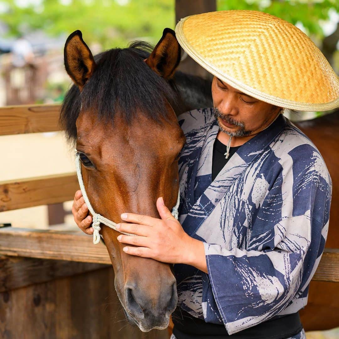 江戸ワンダーランド 日光江戸村のインスタグラム：「・ 兄弟 | Brother🐴 時々ケンカもします。Thay quarrel sometimes. ・　 ・ #edo #edowonderland #nikko #木曽馬 #江戸人 #日光 #江戸時代 #江戸ワンダーランド日光江戸村」