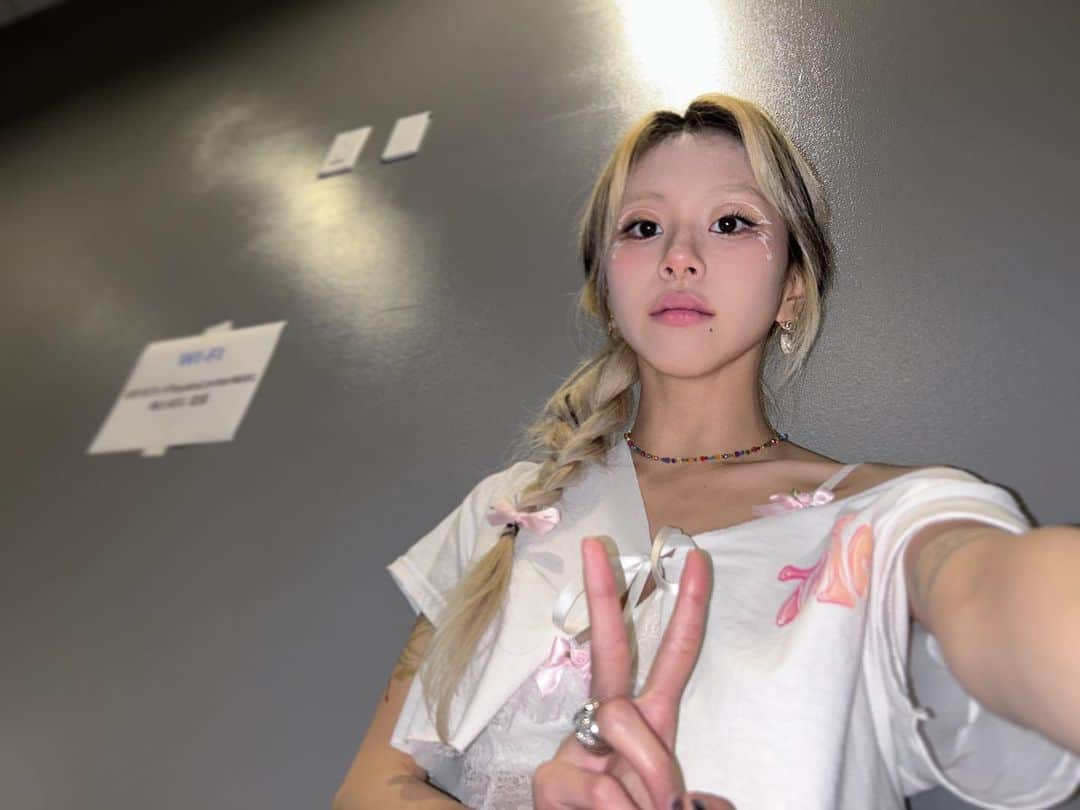 チェヨンさんのインスタグラム写真 - (チェヨンInstagram)「My eyes have new wings Thank you houston🦋」6月25日 13時18分 - chaeyo.0