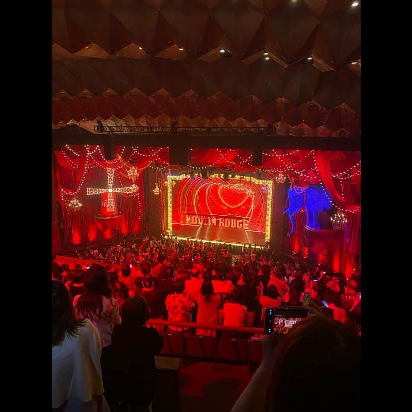 ダンドイ舞莉花さんのインスタグラム写真 - (ダンドイ舞莉花Instagram)「WELCOME  TO THE  MOULIN ROUGE!!!  🐘❤️👠🇫🇷🇯🇵🍾💋  With a few pics from when I went to the Moulin Rouge in Paris 9 years ago!  9年前、パリのムーランルージュに行った時の写真も📸  プレビュー初日おめでとうでした㊗️ 明日はダブルキャストのプレビュー初日！ みんながんばれー！！❤️  @irei_kanata @emksuzuki  @maria.eeee  @watarusakai1016  @tatsunori.senna  @ichimonji1021  @keiichi_tagawa  @sayaka_kato_  @yurino.5  @enastgm_   ほんとにほんとに最高の時間だった！  @moulinmusicaljp  @moulinrougebway   #moulinrouge #ムーランルージュ #musical #broadway #tokyo #japan #初演 #openingnight #ミュージカル #paris #伊礼彼方 #鈴木瑛美子 #mariae #酒井航 #仙名立宗 #ICHI #田川景一 #加藤さや香 #杉原由梨乃 #田口恵那」6月25日 13時20分 - mdandoy18