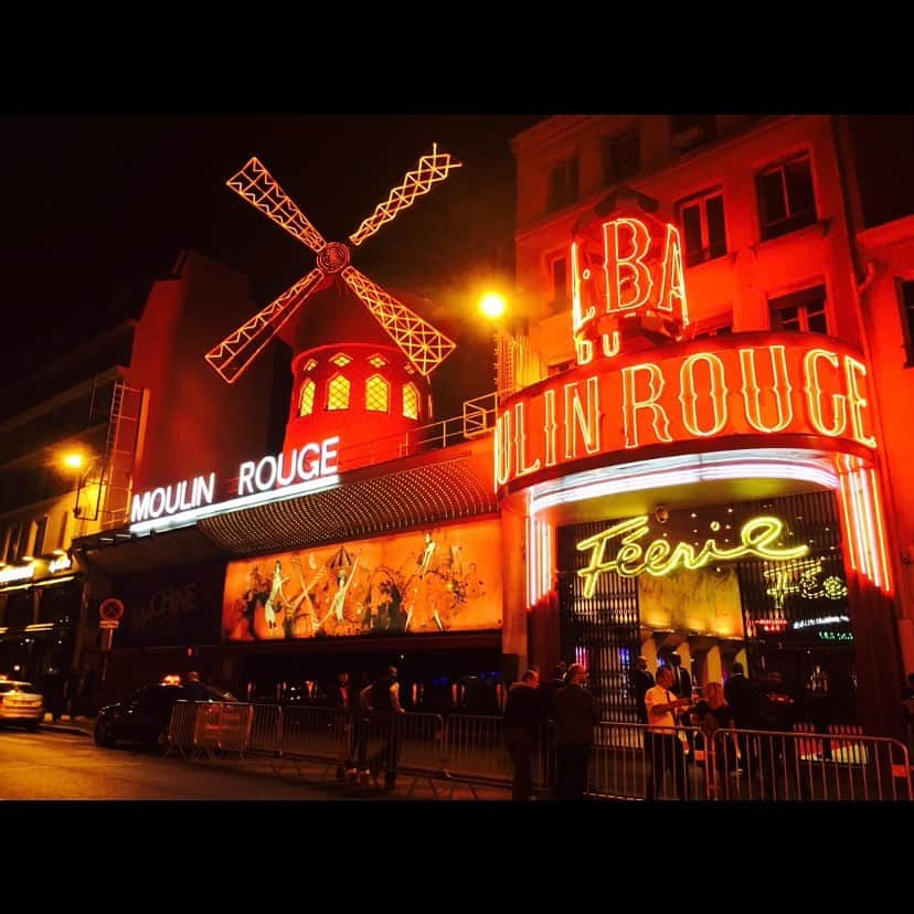 ダンドイ舞莉花さんのインスタグラム写真 - (ダンドイ舞莉花Instagram)「WELCOME  TO THE  MOULIN ROUGE!!!  🐘❤️👠🇫🇷🇯🇵🍾💋  With a few pics from when I went to the Moulin Rouge in Paris 9 years ago!  9年前、パリのムーランルージュに行った時の写真も📸  プレビュー初日おめでとうでした㊗️ 明日はダブルキャストのプレビュー初日！ みんながんばれー！！❤️  @irei_kanata @emksuzuki  @maria.eeee  @watarusakai1016  @tatsunori.senna  @ichimonji1021  @keiichi_tagawa  @sayaka_kato_  @yurino.5  @enastgm_   ほんとにほんとに最高の時間だった！  @moulinmusicaljp  @moulinrougebway   #moulinrouge #ムーランルージュ #musical #broadway #tokyo #japan #初演 #openingnight #ミュージカル #paris #伊礼彼方 #鈴木瑛美子 #mariae #酒井航 #仙名立宗 #ICHI #田川景一 #加藤さや香 #杉原由梨乃 #田口恵那」6月25日 13時20分 - mdandoy18