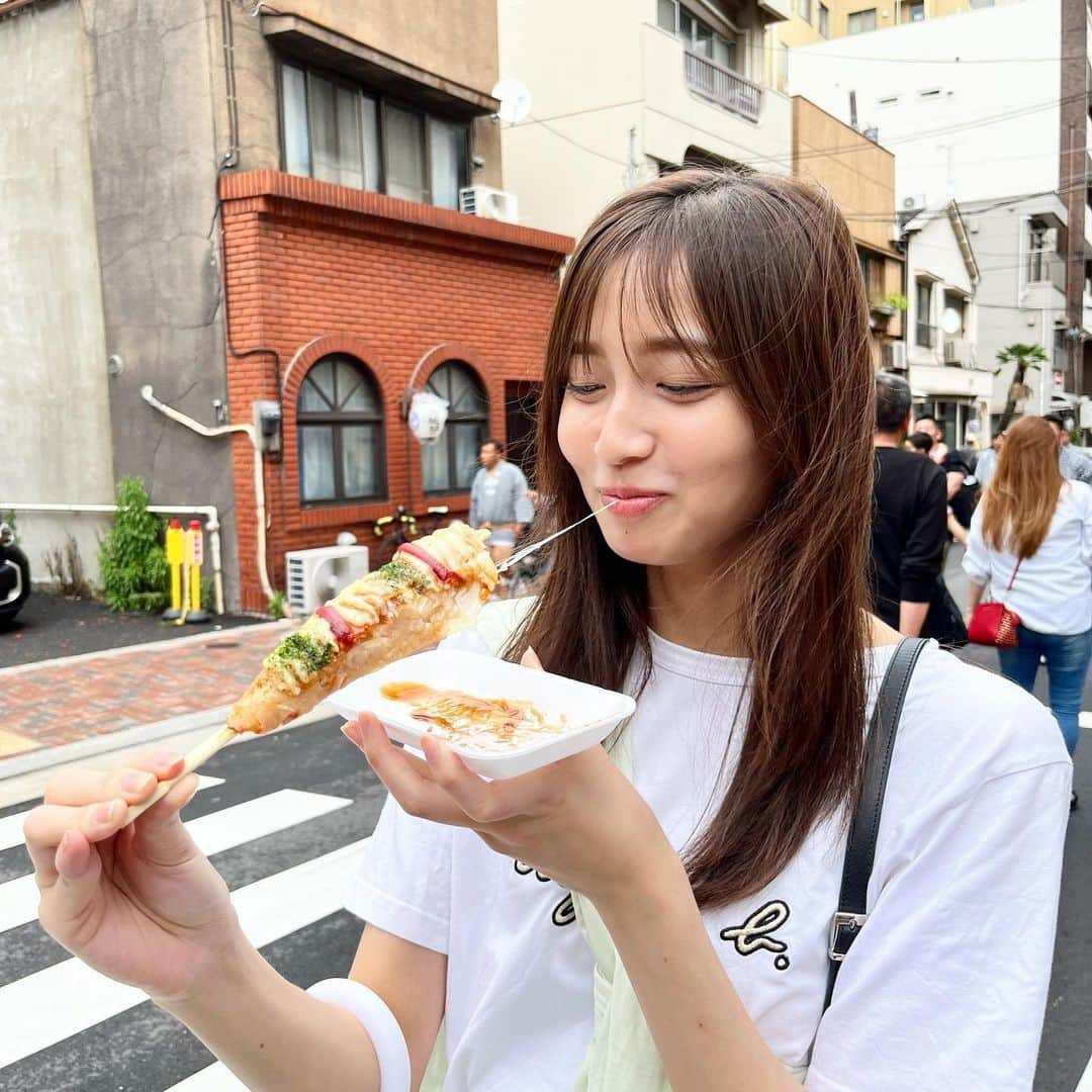 間瀬遥花さんのインスタグラム写真 - (間瀬遥花Instagram)「. チーズ伸びる系の模範みたいな食べ方してしまったよ . . . #お祭り #おまつり #屋台 #屋台グルメ #屋台飯 #食べ歩き #食べ歩きグルメ #はしまき #箸巻き #チーズ #チョコバナナ」6月25日 13時34分 - maseharu_929