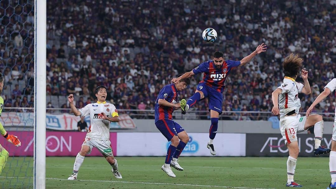 FC東京オフィシャルグッズさんのインスタグラム写真 - (FC東京オフィシャルグッズInstagram)「🔵🔴 vs #名古屋グランパス   勝利に導くエースの2発。 #俺たちのディエゴ が、ホーム味スタで吠えた。  @diegoqoliveira  @fctokyoofficial  #ディエゴオリヴェイラ  #FC東京 #fctokyo #tokyo」6月25日 13時44分 - fctokyoofficial