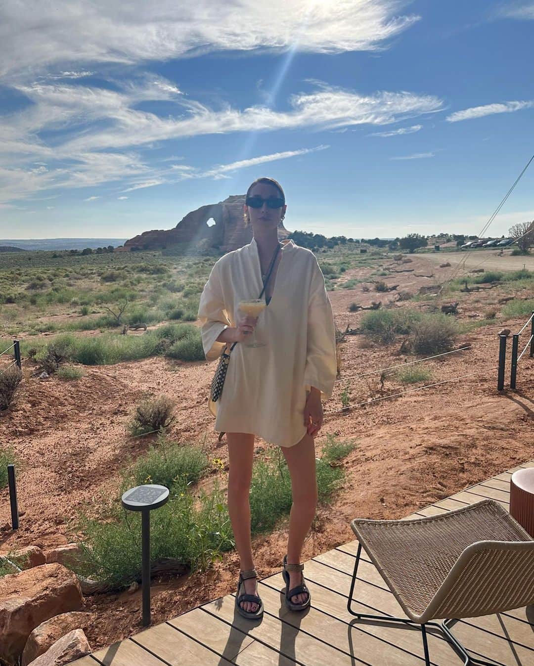 ホイットニー・ポートのインスタグラム：「I ❤️ @ulumresorts. It’s really special. I sipped on a mezcal turmeric coconut creme 🍹 while making this necklace as the sun set. Just 💋 💋 💋 #outsidetogether」