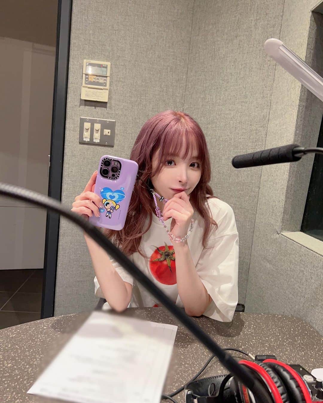 のインスタグラム：「【今夜放送📻⚡️】SBSラジオ 静岡放送  20:00~21:00 『桃乃木かなのコレいいのかな！？』   静岡にお住まいの皆様、 radikoで聴いて下さる皆様、 是非リアルタイムで聴いて #コレかな で 沢山呟いて下さいね〜☺️📻  沢山のレターもありがとうございました！ 思った以上に沢山の方が送って下さって嬉しい限りです！ どんなトークになったかは是非放送で...♡  写真は○○○○○○○○○の堀ちゃんと WASABIポーズ👭 堀ちゃん、静岡の美味しいお土産もありがとう〜!! . . .  アプリでの聴き方↓  ★radiko 中部地方の方は無料で、それ以外の方は 「radikoプレミアム」に加入すると リアルタイムで聴く事が出来ます！  桃乃木かなのコレいいのかな！？  SBSラジオ 2023/6/25(日) 20:00-21:00  https://radiko.jp/share/?sid=SBS&t=20230625200000  . ★standFM いつものコレかなが聴けるこちらにも 後日アーカイブが上がります！ https://stand.fm/channels/63f821b6390e8c58c63cc370  . .  是非何度でも聴いてくださいね〜☺️🍑 . .  #コレかな #桃乃木かな #堀葵衣」