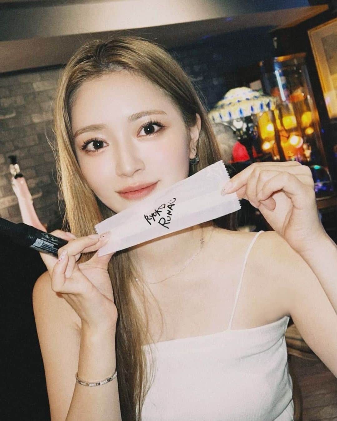 山本月のインスタグラム：「リョコが撮ってくれた写真🎞️お気に入り🖤」