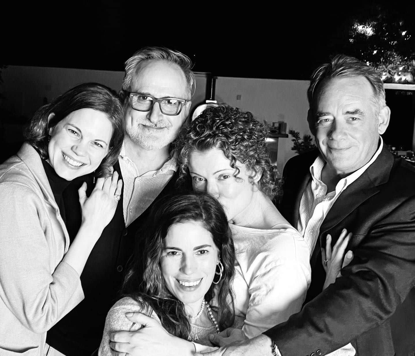 アナ・オルティスのインスタグラム：「Devious Maids Supper Club. Eat your heart out. @rebeccawisocky @davidwarrendirector @thomaseirwin @marianaklaveno #deviousmaids」