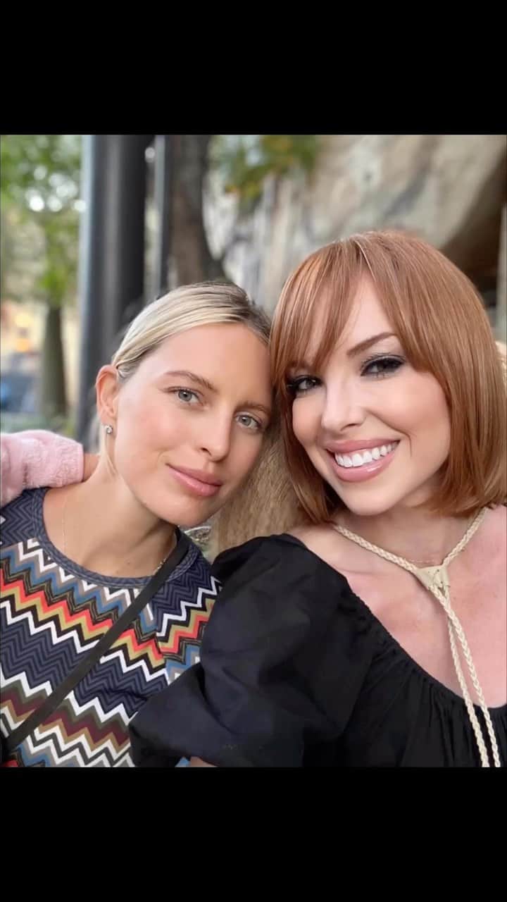 カロリナ・クルコヴァのインスタグラム：「Bippidi 🪄✨ Boppidi 🪄✨B O O!! 🪄✨ @karolinakurkova」