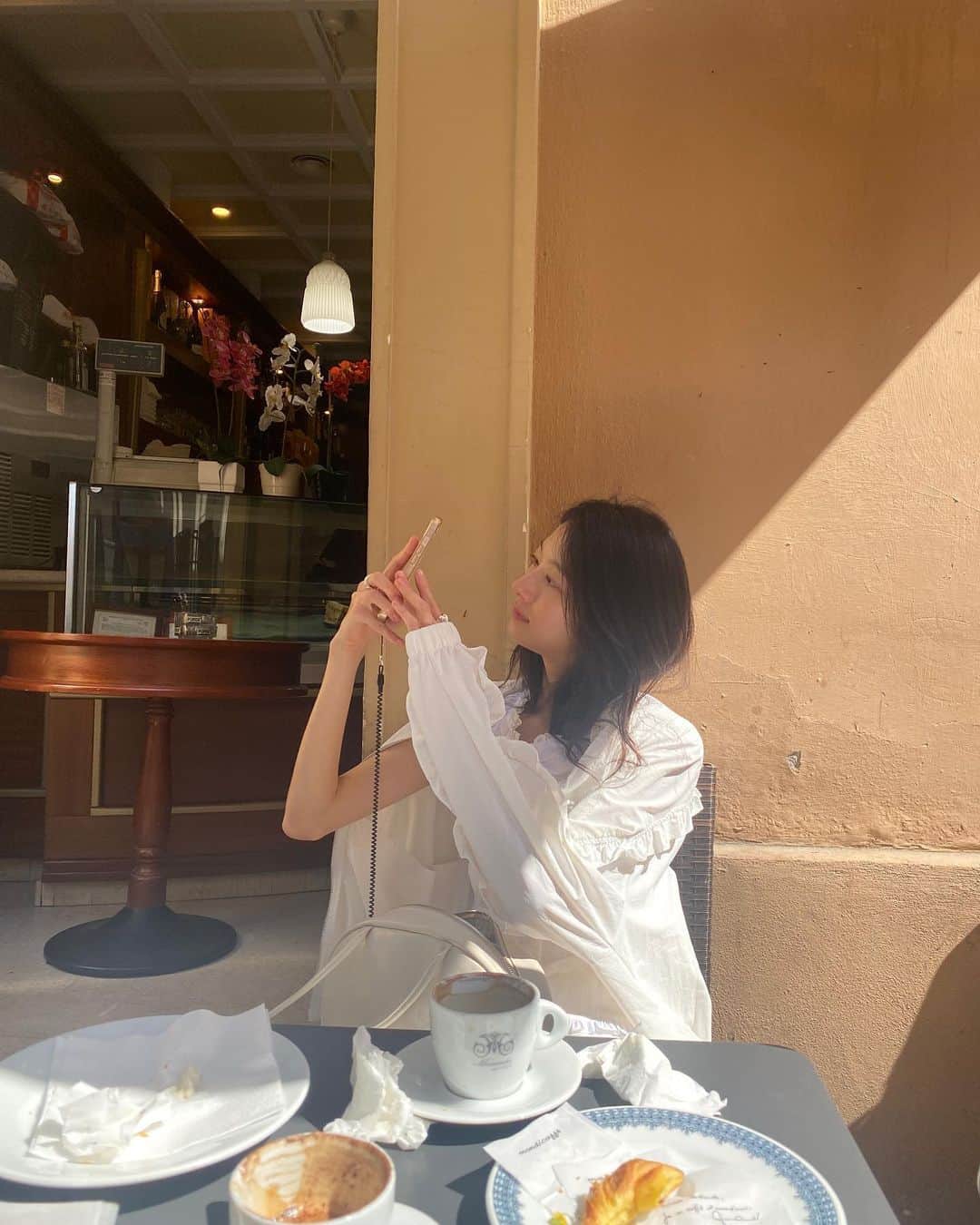 ミナ さんのインスタグラム写真 - (ミナ Instagram)「1일 1카푸치노☕️마셔도 잘잤던 이유는  카페인의 차이일까 매일 15000보를 걸어서 일까❤️‍🔥 #blossomh_italy」6月25日 14時27分 - blossomh_