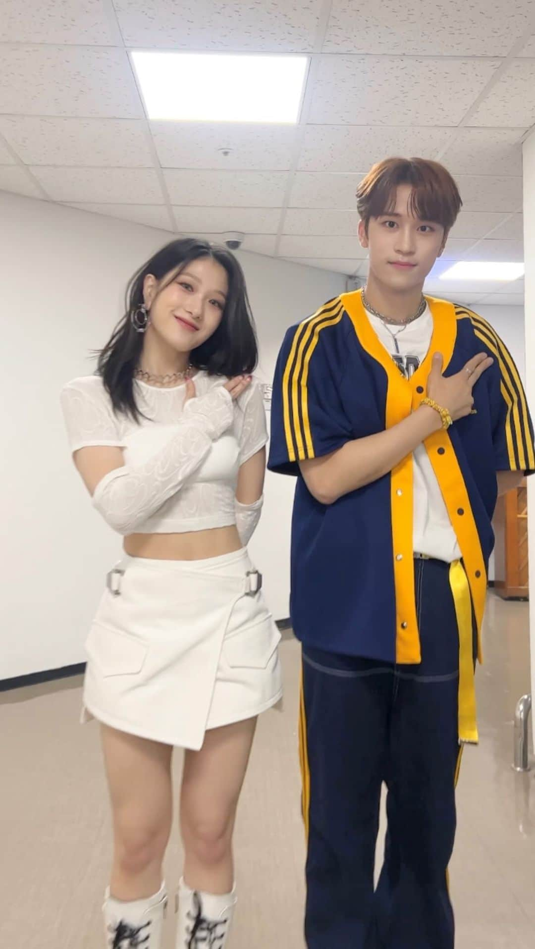 Mnetのインスタグラム：「이게 나야😉 세상에 나를 외쳐😎 #menow #서연 #SEOYEON with #루네이트 #LUN8 #준우 #JunWoo #fromis_9 #프로미스나인 #flover」