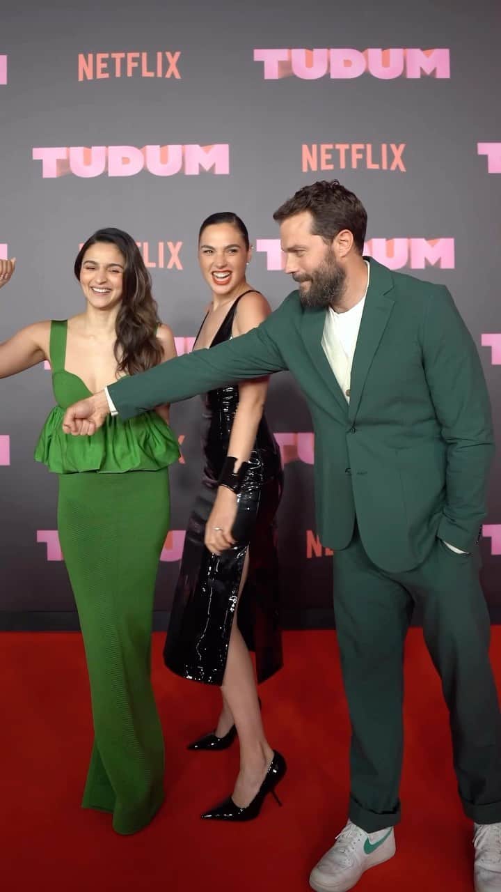アリア・バットのインスタグラム：「A recap of my #Tudum moments 🫶🏽 #HeartOfStone @netflix @gal_gadot @jamiedornan」