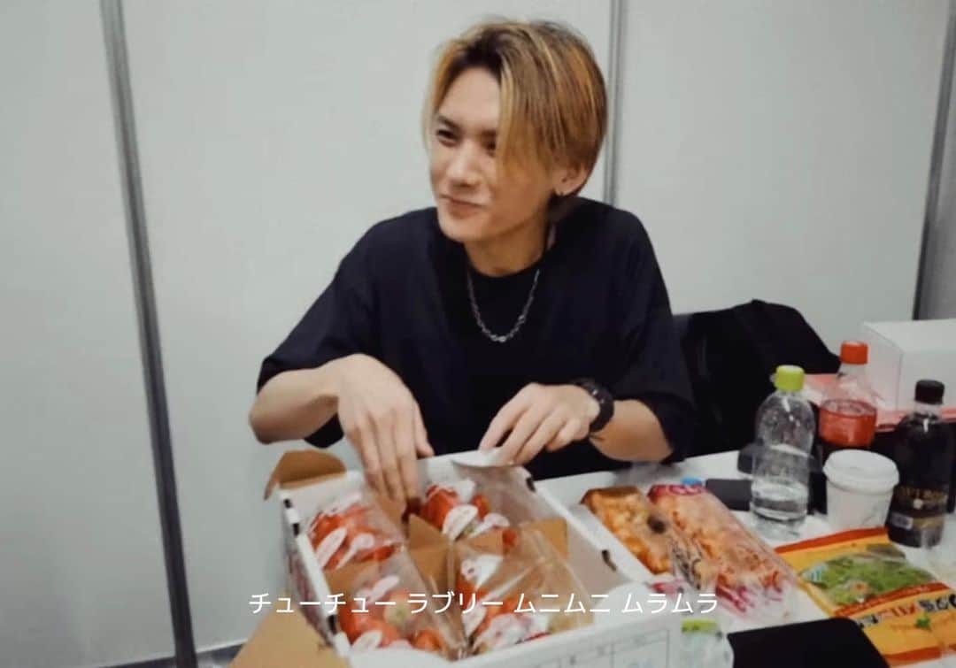 KSUKEのインスタグラム：「@mth_cottelee has just dropped our new music video on #YouTube!✌️🔥  コロナナモレモモ「チューチュー ラブリー ムニムニ ムラムラ プリンプリン ボロン ヌルル レロレロ」のミュージックビデオがホルモン公式YouTubeチャンネルにて公開されました！  とってもメモリアルな映像作品に仕上がってます🥺✨ みんな見てね！！！！！！！  ※動画の最後に大事なお知らせあります。  ※ストーリーとハイライトのBANDに動画リンクあります。」