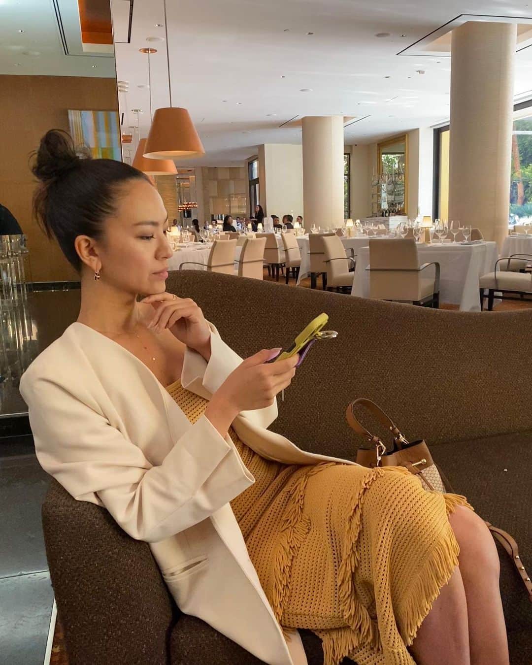 西内ひろのインスタグラム：「素。  メールしてる時、顎触るのが癖らしい😂😂😂  #癖」