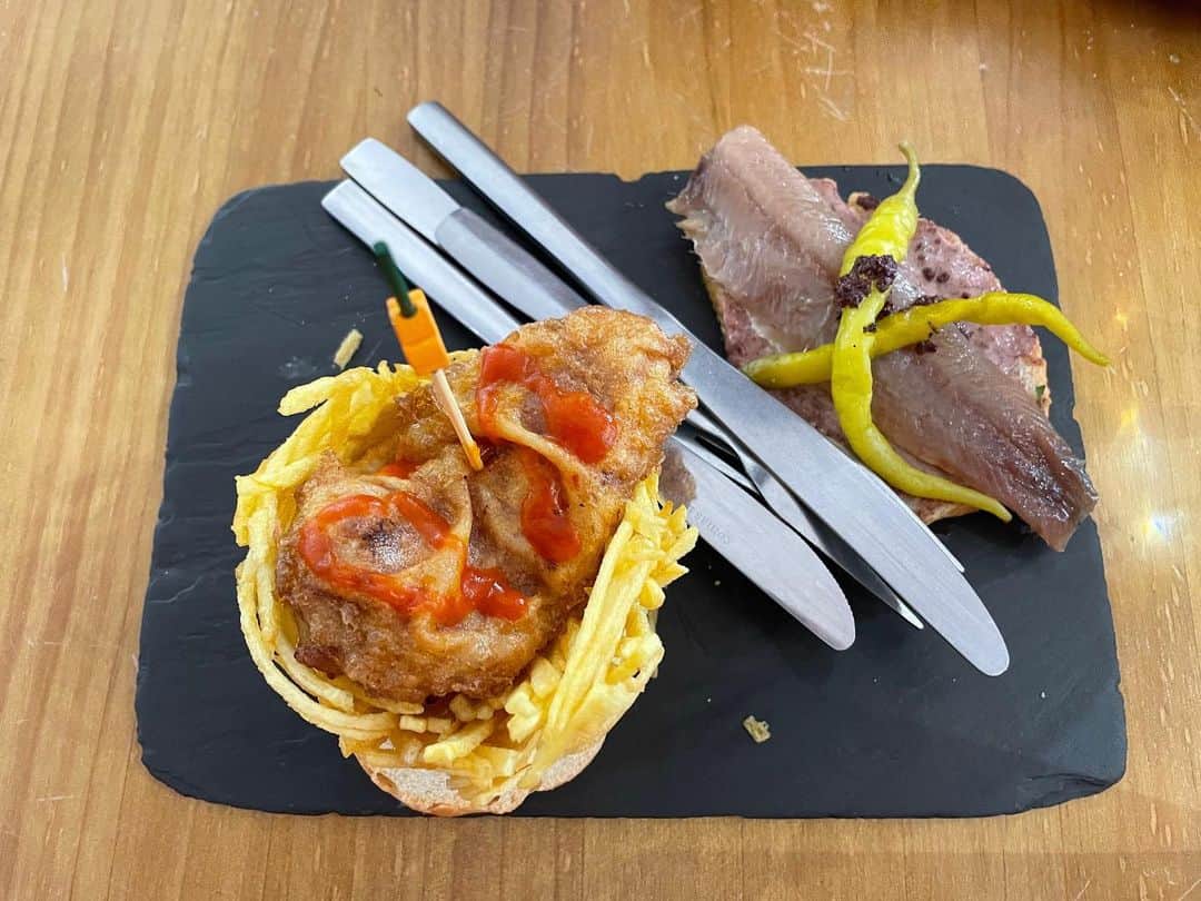 アグネス・チャンのインスタグラム：「Look at these adorable pinchos! They taste fantastic too.  Sending you messages from Basque Country, Spain.」