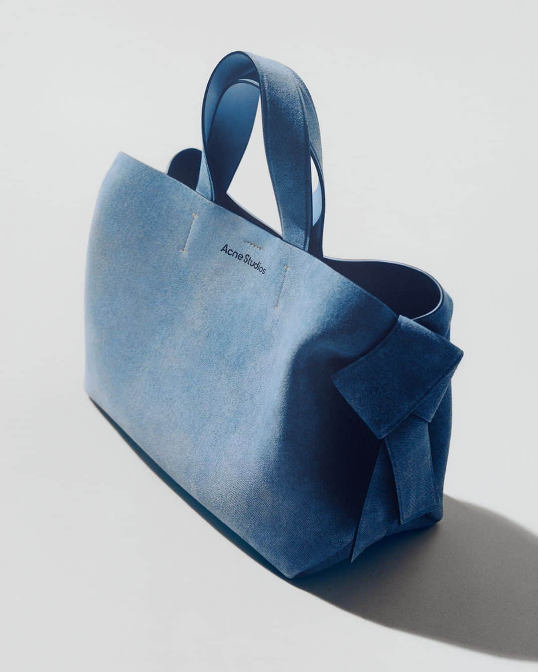 Acne Studiosのインスタグラム