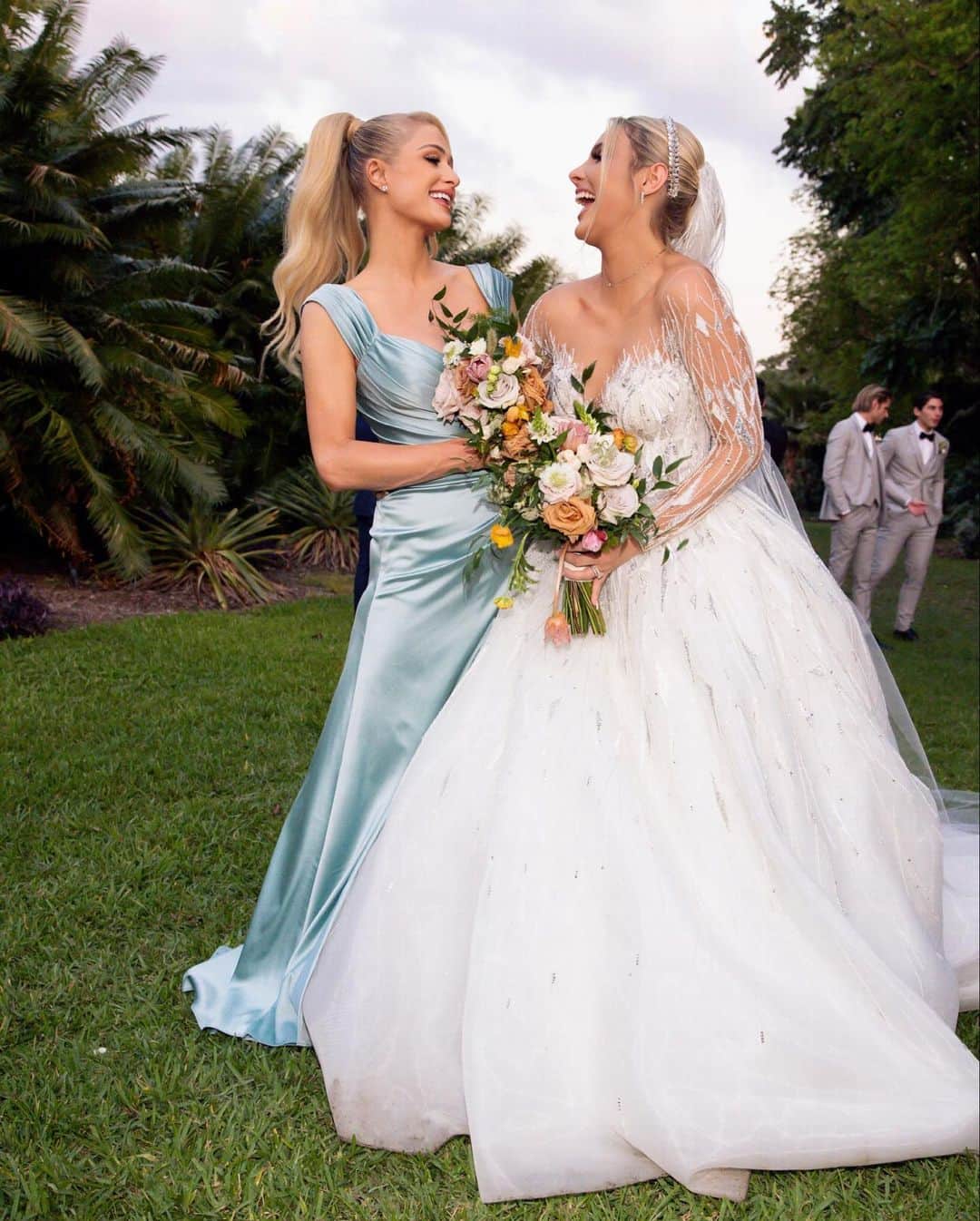 パリス・ヒルトンさんのインスタグラム写真 - (パリス・ヒルトンInstagram)「Happy birthday to my beautiful friend @LelePons 💖 Together we've celebrated life's greatest moments and so much fun & laughter! My sister for life ✨👯‍♀️✨ Love you endlessly🥰💘」6月26日 1時23分 - parishilton