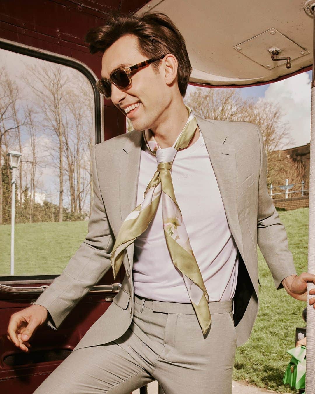 Ted Bakerのインスタグラム：「Dressed to the nines this summer.  #TedBaker #MakeItAMoment」