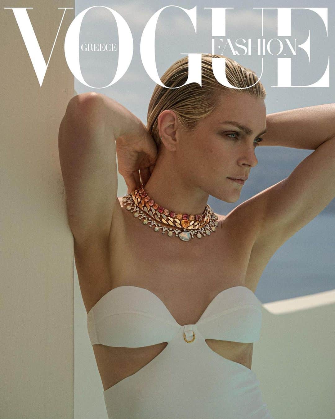 ジェシカ・スタムのインスタグラム：「My @voguegreece July 2023 cover shoot is on stands now, here is a sample 🩵  Editor-in-chief: @thaleiavoguegr Creative and Fashion Director: @nicholasgeorgiou_ Art director: @rinetta_._ Photographer: @panosdavios Fashion Editor: @ohmygeorges Makeup artist: @sophiakossada Hairstylist: @christosvourlis Casting Director: @marina.fairfax Photographer's assistant: @katerinagoritsa Digital Operator: @postmodelondon Fashion assistants: @chrysa.chr @ath.rou Production manager: @jojodaniil Special thanks to @aloiavillas in Santorini for the hospitality」