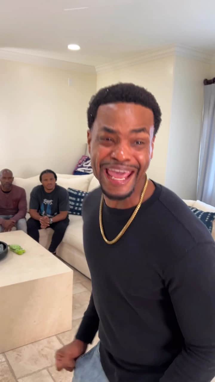 King Bachのインスタグラム：「When you hire the Bottom G 😩😩🤣w/ @brianmichaelhinds @daleelliottjr @ianedwardscomic」