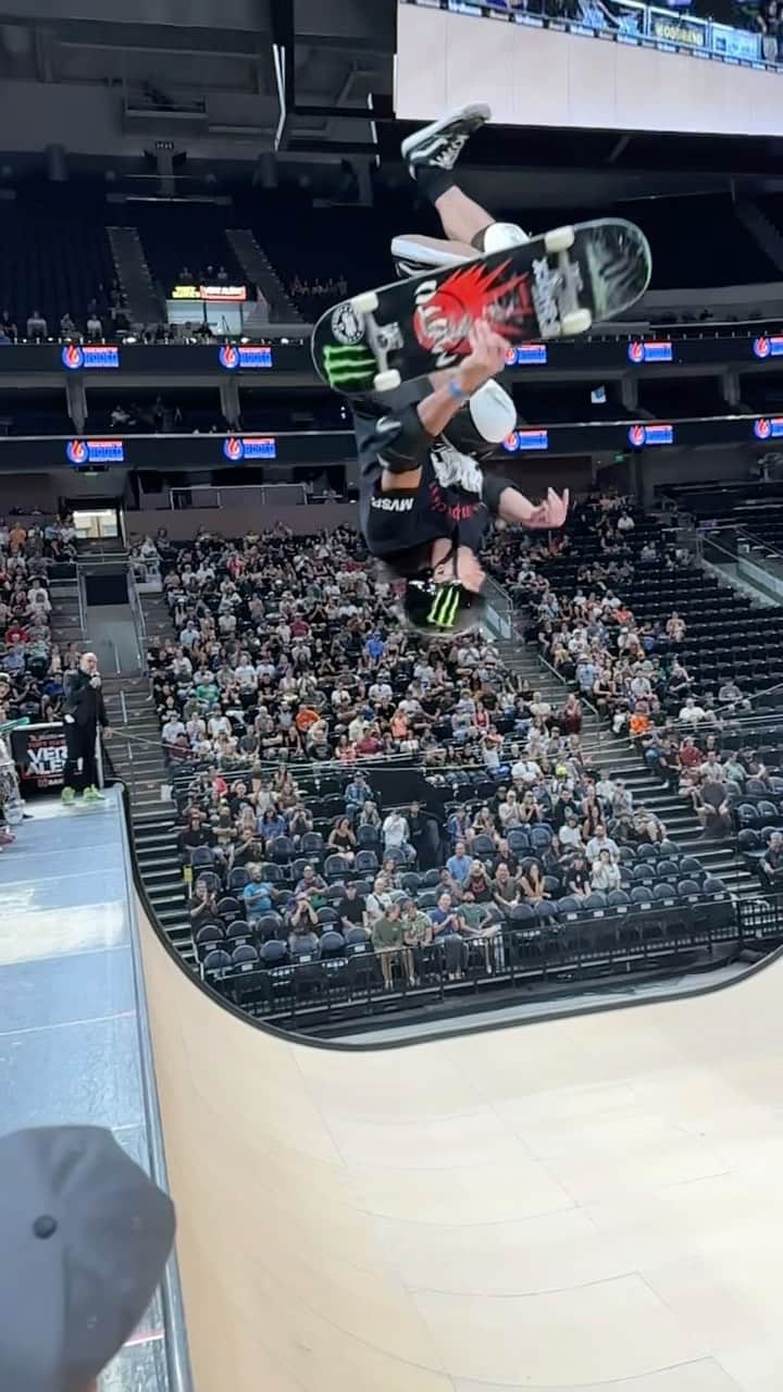 のインスタグラム：「WORLD’S FIRST ALLEY OOP KICKFLIP MCTWIST 🤯   @MotoShibata won best trick and took 2nd in the vert comp at Tony Hawk’s Vert Alert 👏  🤳: @MFrazier72  #MonsterEnergy #THVertAlert #Skate #Skateboarding #Skateboard #ActionSports」